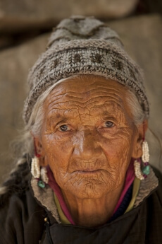 an old ladakhi woman