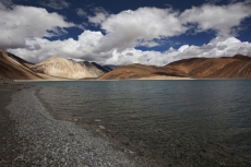 lake side view of ladakh along with beautiful mountains 