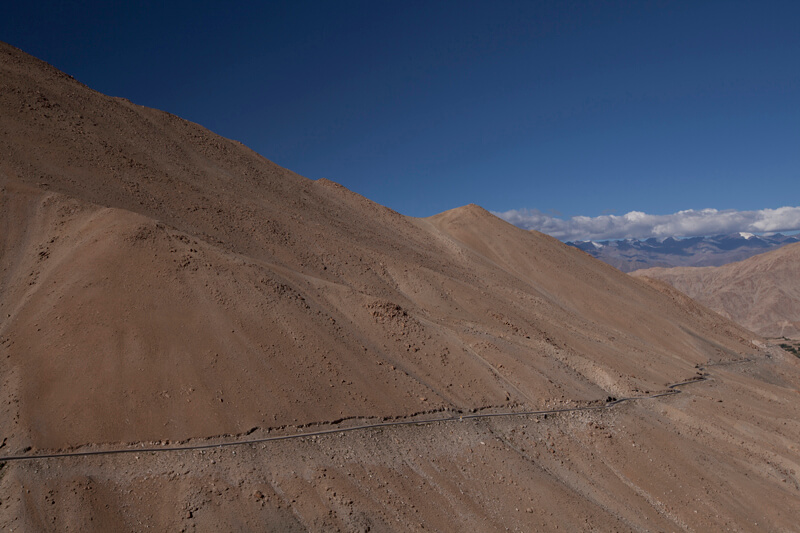 beautiful mountain range picture in leh,ladakh 