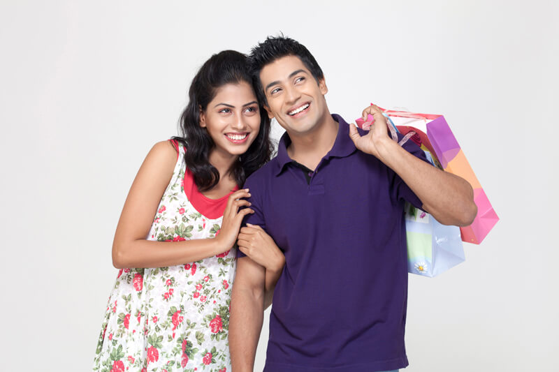 young couple posing with shopping bags