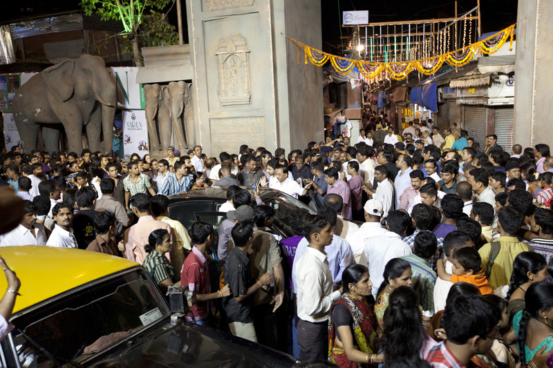 queue at the ganpati festival 