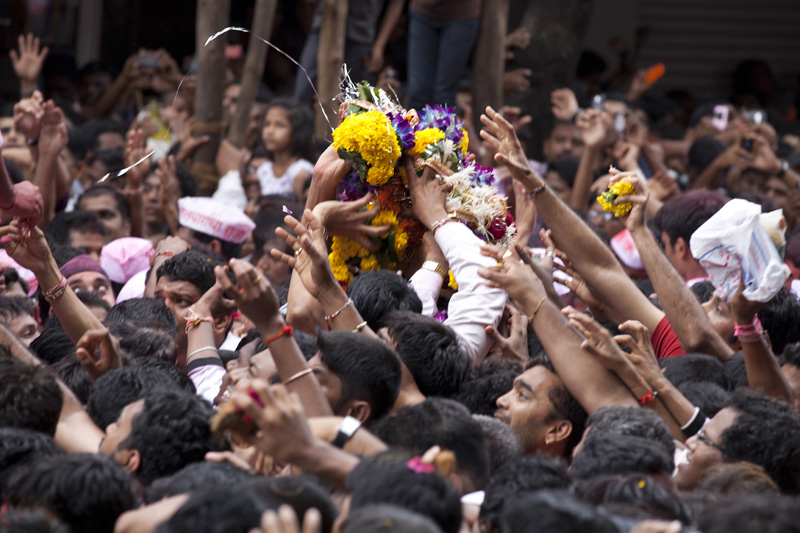 crowd at ganesh festival in india 