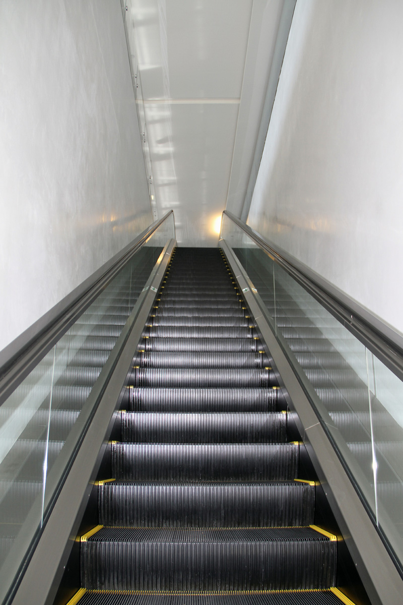 escalators at dubai mall