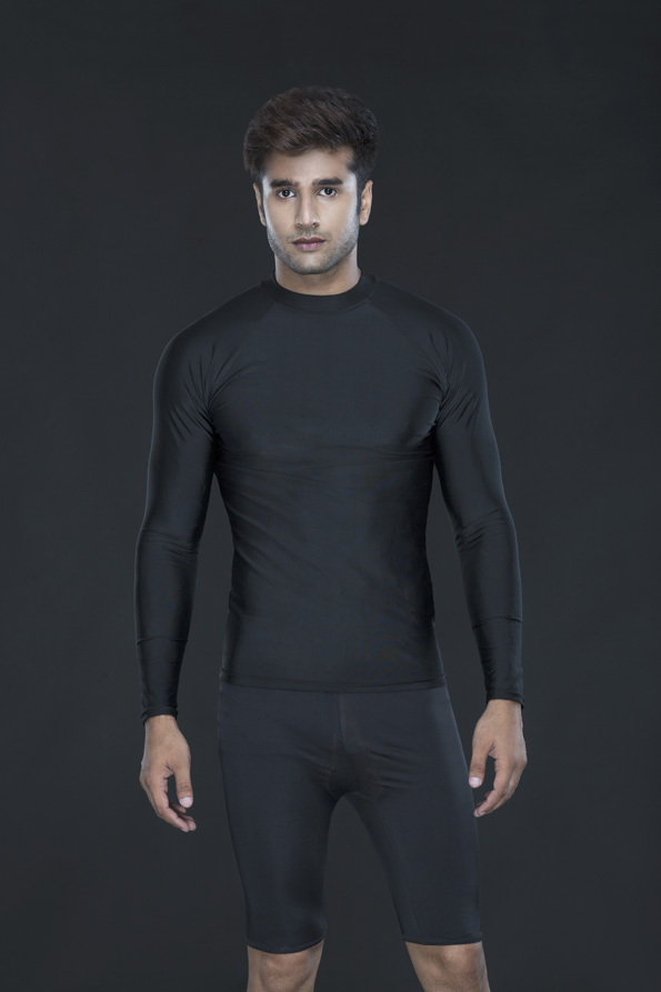 man in sportswear posing while looking at the camera 