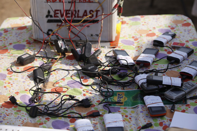 phones charging through a lead acid battery