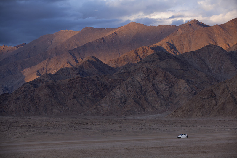 beautiful scenery of ladakh mountains 