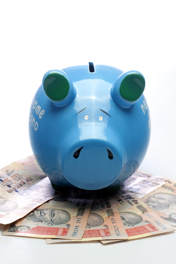 piggy bank with gold coins and note