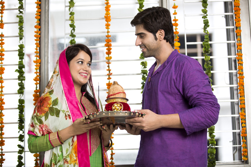 couple with pooja thali and kalash