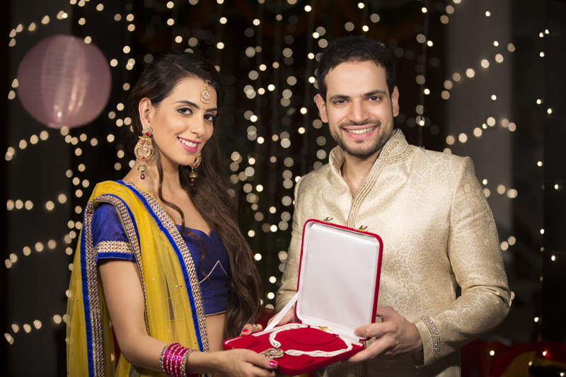 husband gifting neckpiece to his wife on diwali