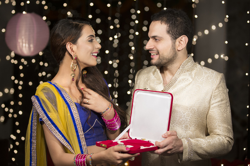 man giving jewellery to his wife on diwali