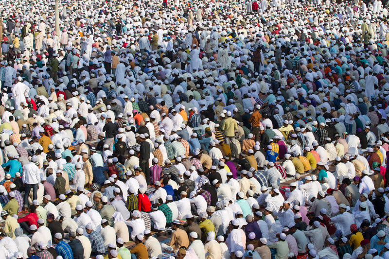 huge crowd at jama masjid for prayer during eid festival 