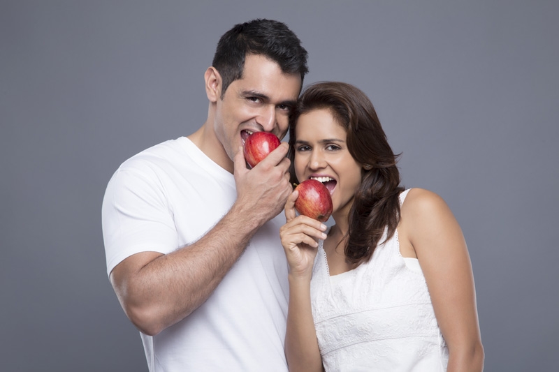 couple eating apple 