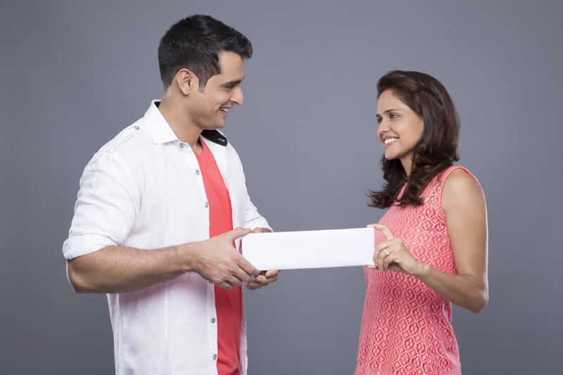 couple holding a message card
