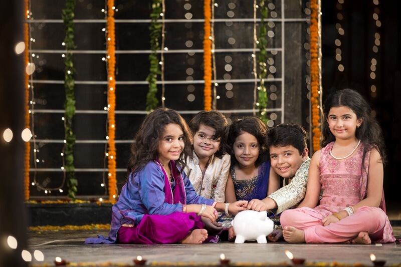 kids with piggy bank on diwali 
