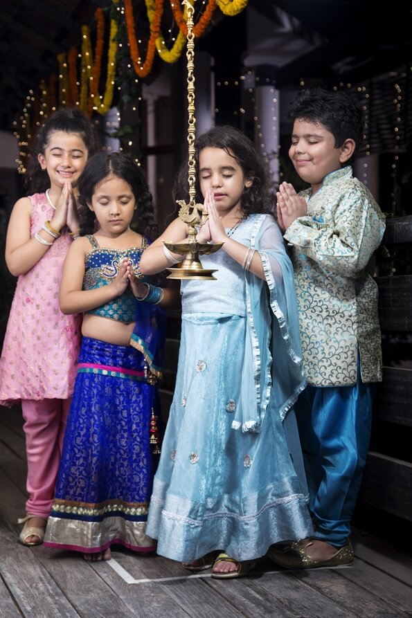 kids worshiping on diwali  