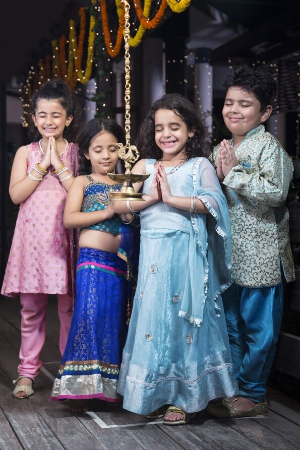 kids worshiping on diwali  