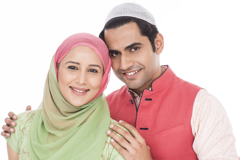 muslim couple smiling 