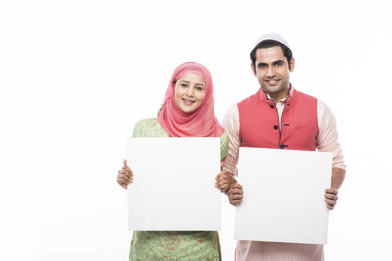 muslim couple with a message board 