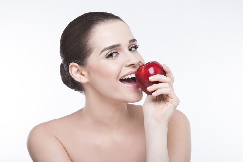 girl eating apple 