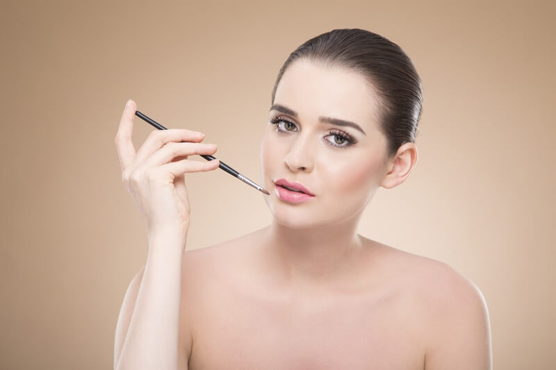 girl applying make up with brush