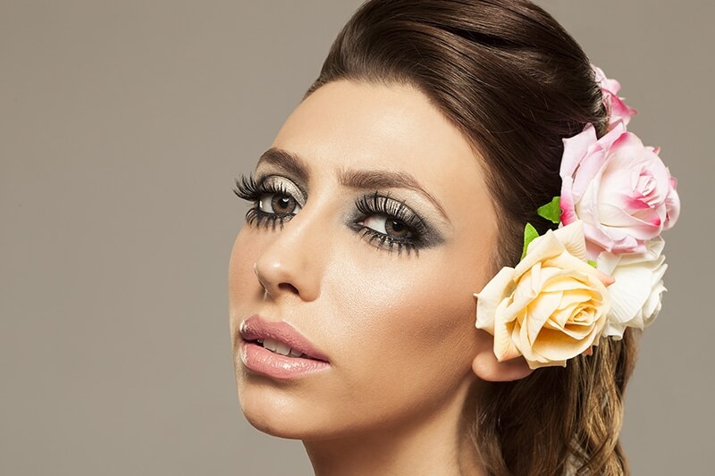 beautiful woman posing with roses in hair