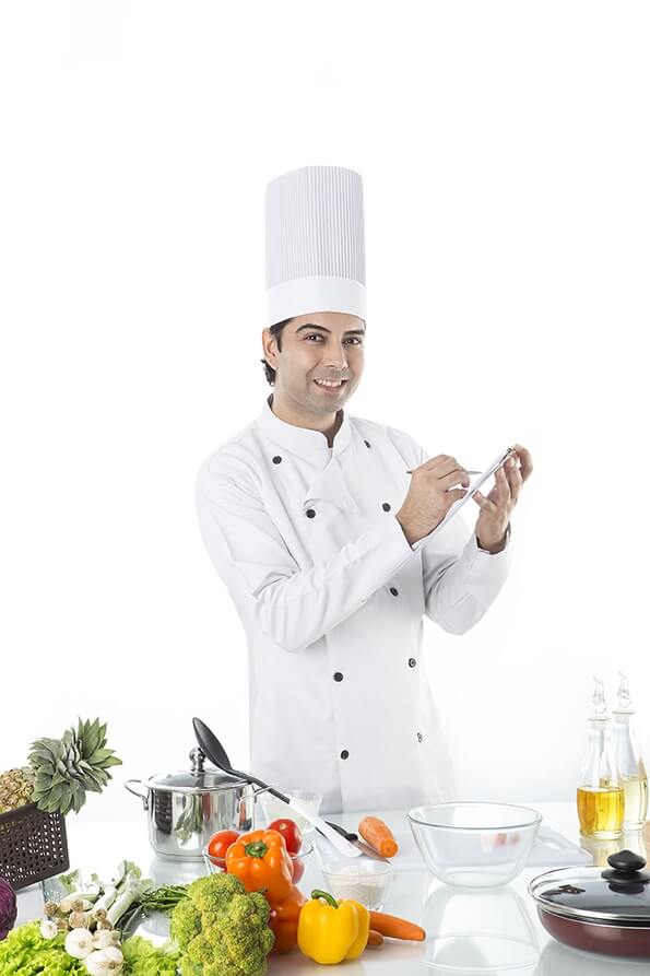 chef with check list 