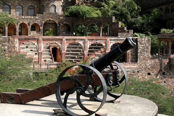 cannon at neemrana fort 