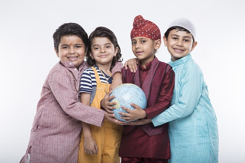 kids with globe 