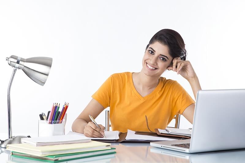 woman sitting and working on laptop 