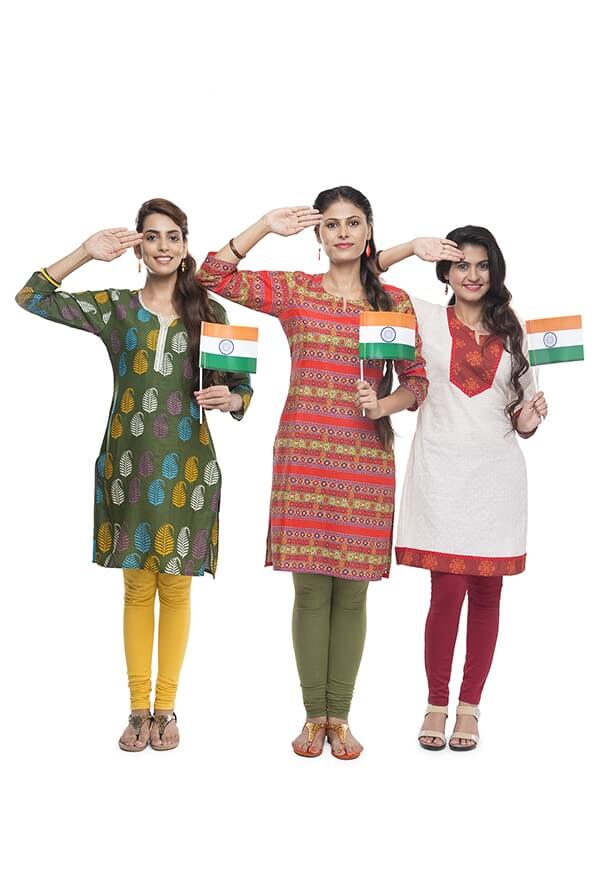 saluting women holding indian flag