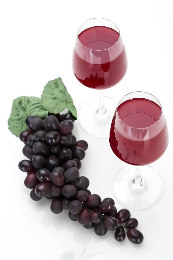Red two wine glasses and grapes